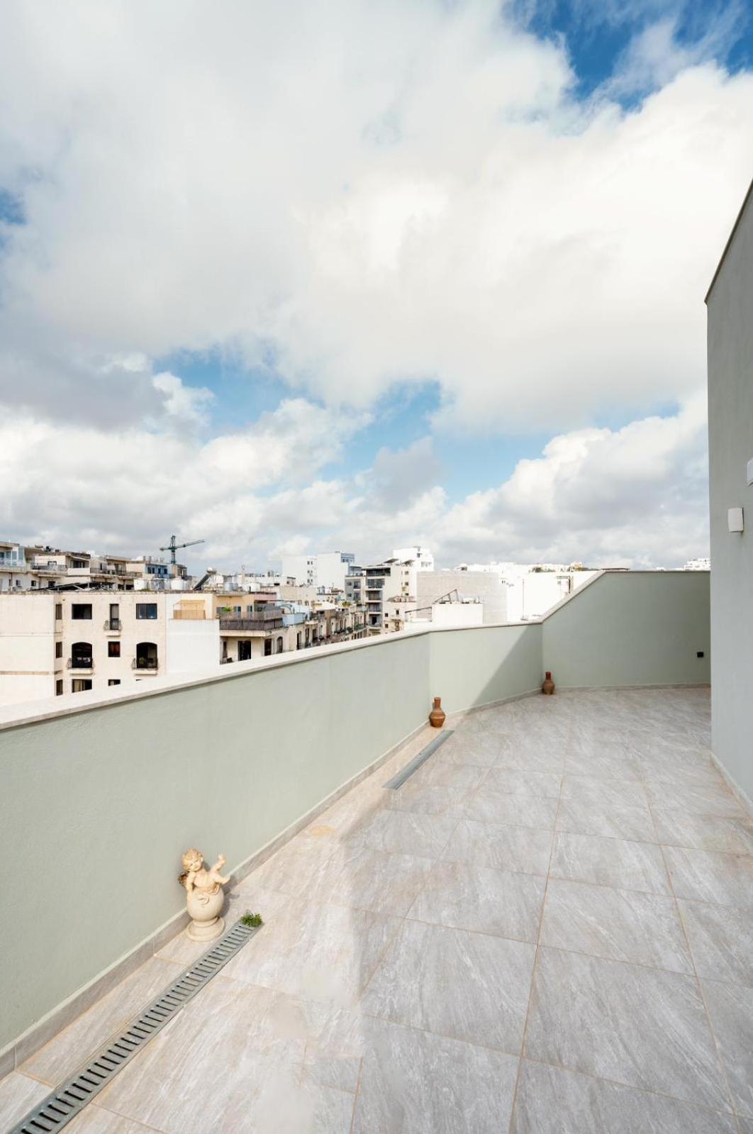 Msida Central Suites - Emmnic Court Exterior photo