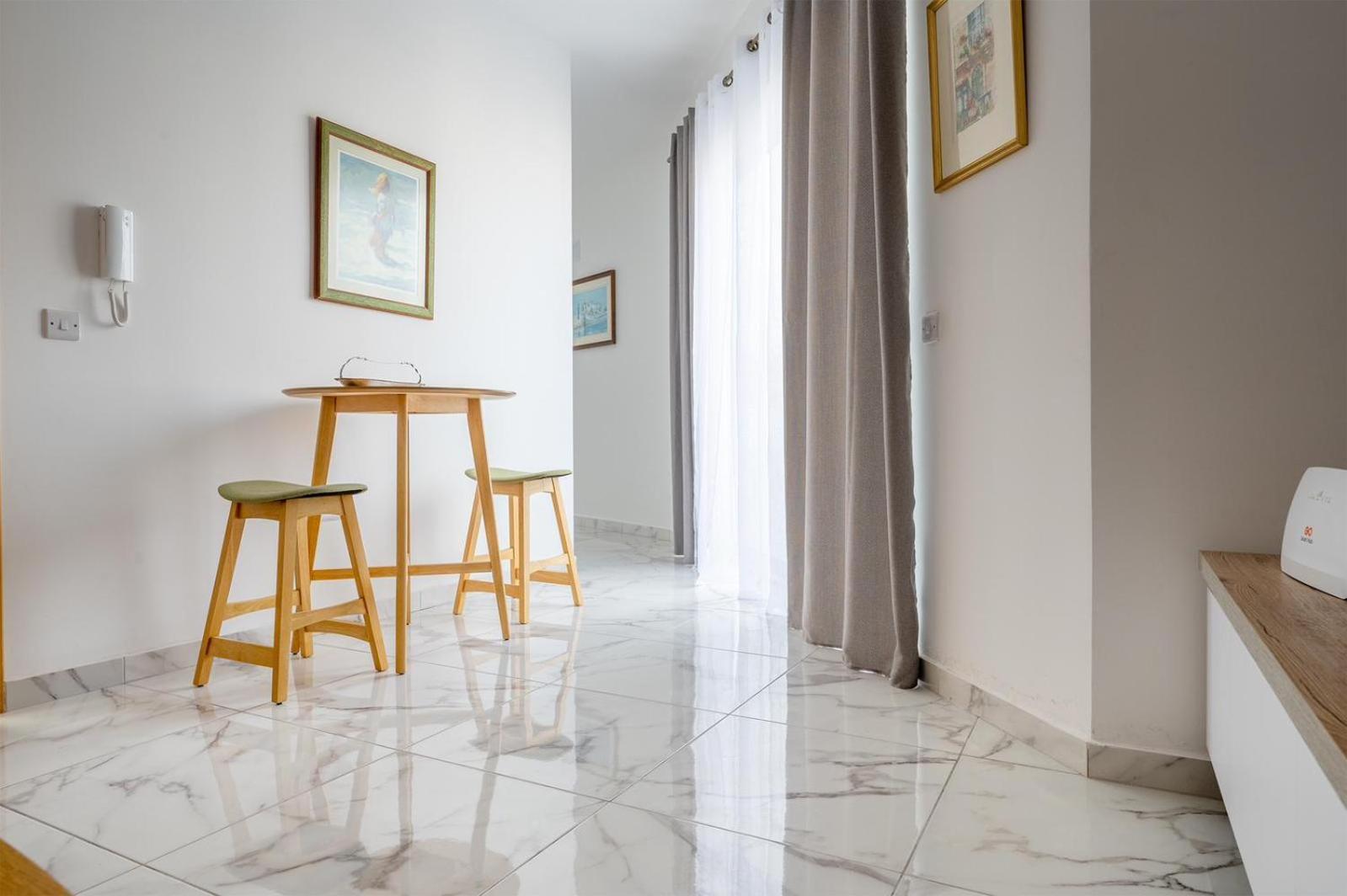 Msida Central Suites - Emmnic Court Exterior photo